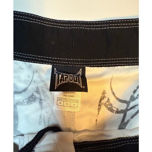Boys TAPOUT Fight Shorts Size 16 MMA Grappling White Logo Y2K Gym Streetwear - Picture 3 of 7